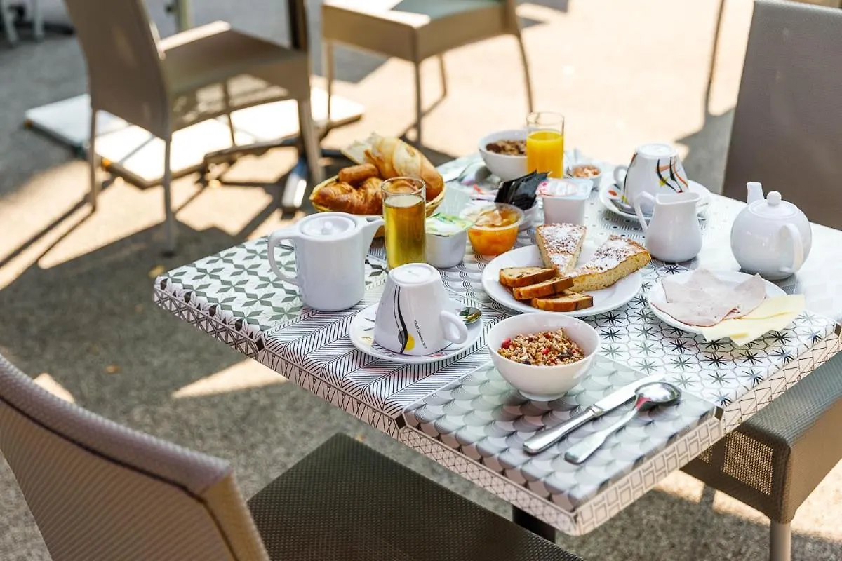 Hotel Les Liserons De Mougins 2*,