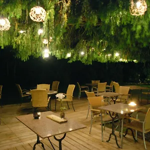 https://hotel-restaurant-le-troubadour.midi-pyreneeshotels.com